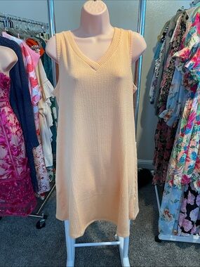 Sleeveless V-Neck Knit Dress in Peach